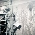 Jean cocteau à l'œuvre dans la salle des mariages